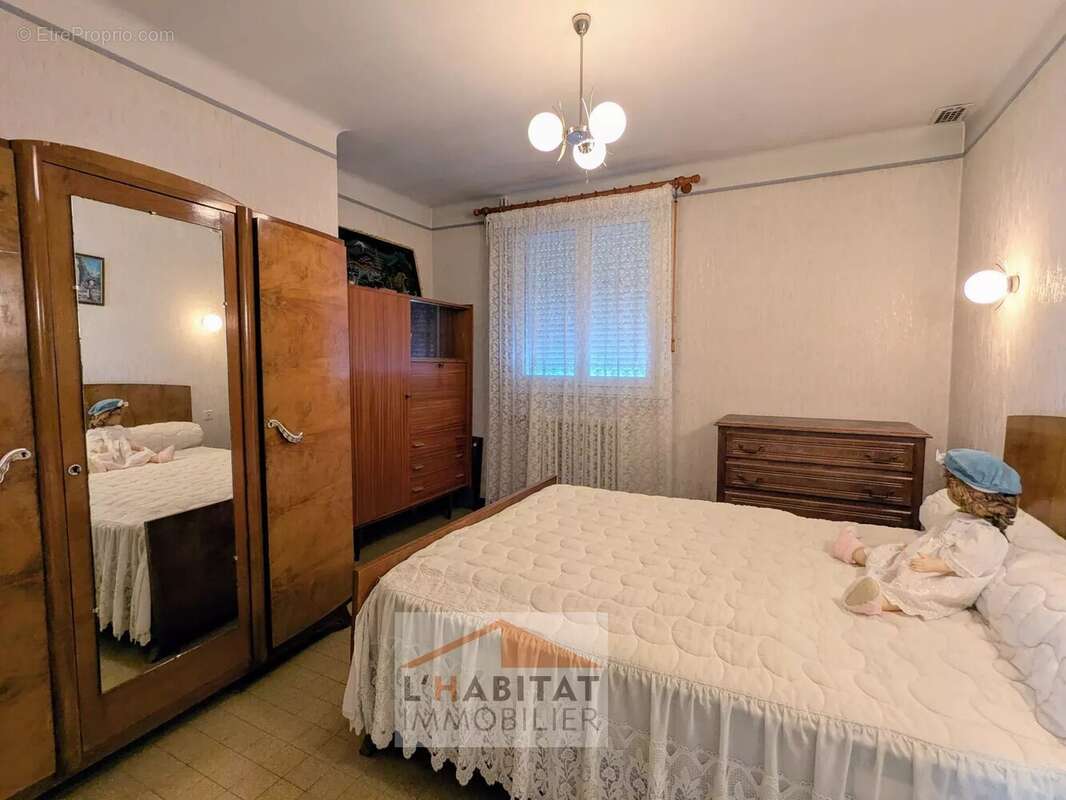 Maison à PINS-JUSTARET