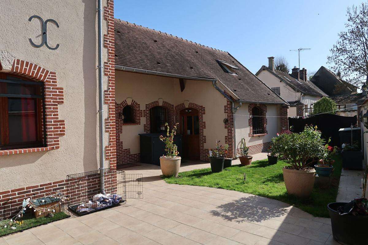 Maison à IVRY-LE-TEMPLE