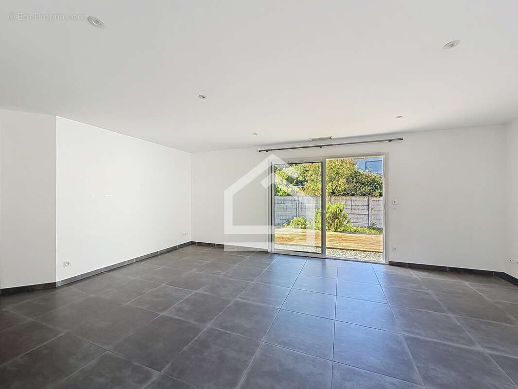 Saint Aubin de médoc - Exclusivité - Maison avec trois chambres et garage dans un environnement privilégié - photo 2