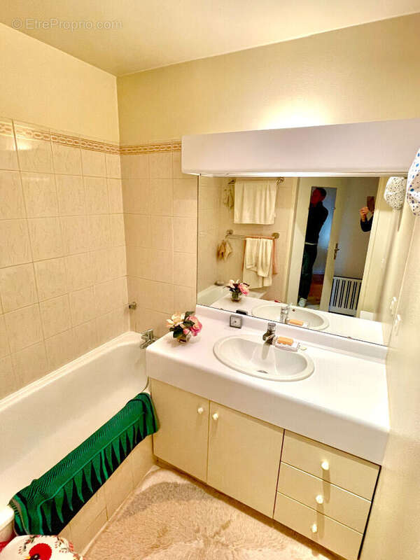 Appartement à LA GARENNE-COLOMBES