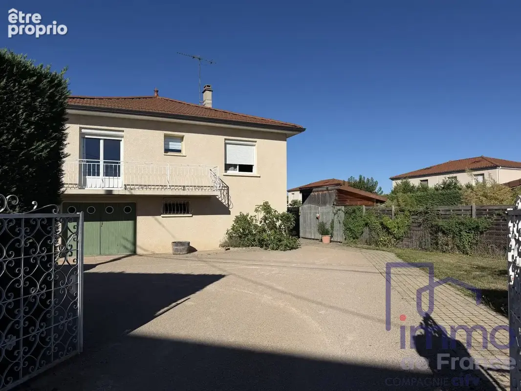 Maison à VEAUCHE