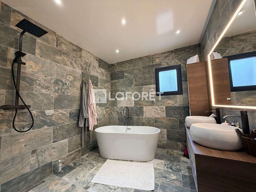 Maison à ARPAJON-SUR-CERE