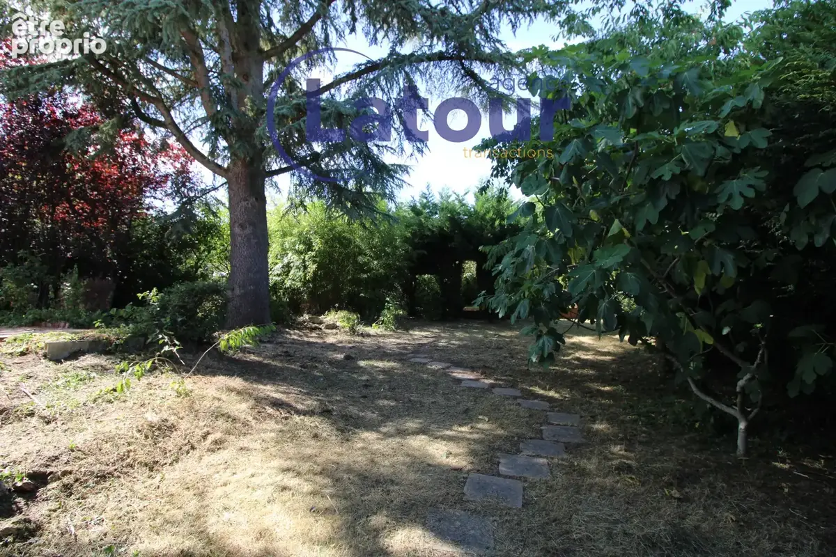 Beau pavillon avec sous-sol de 7 pieces sur 875 m2 de terrain. - photo 13