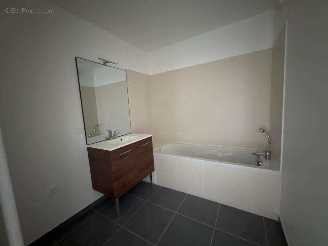 Appartement T4 avec grand balcon – Pont-de-Chéruy (38230) - photo 5