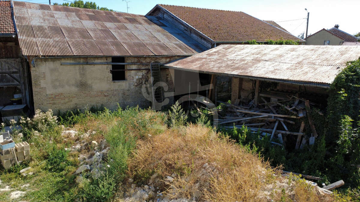 Hangar / Terrain sur parcelle de 632 m2 - photo 2