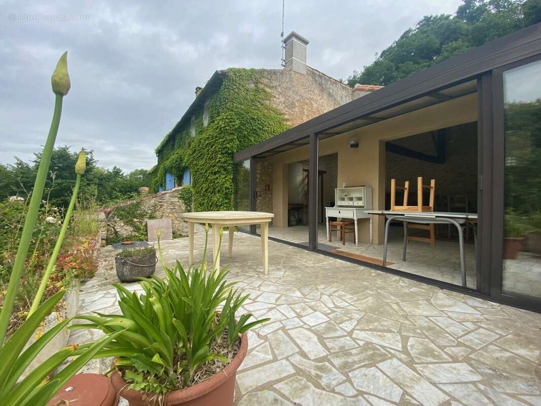 Maison à MONTREUIL-BONNIN