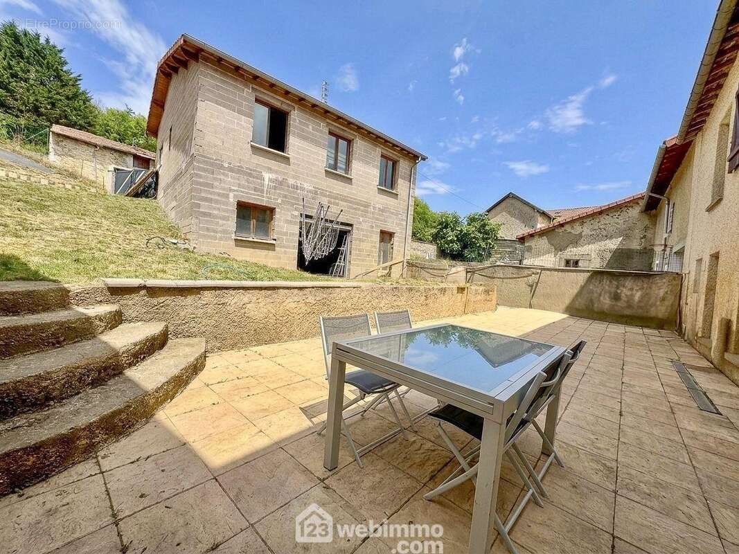 Terrasse avec accès piscine - Maison à VIGNEULLES-LES-HATTONCHATEL