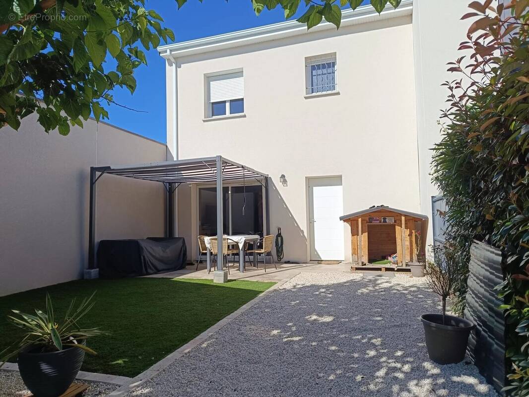 Maison à MONTELIMAR