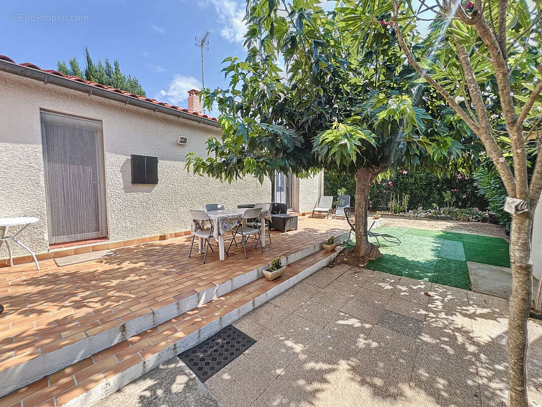 Maison à SAINT-LAURENT-DE-LA-SALANQUE