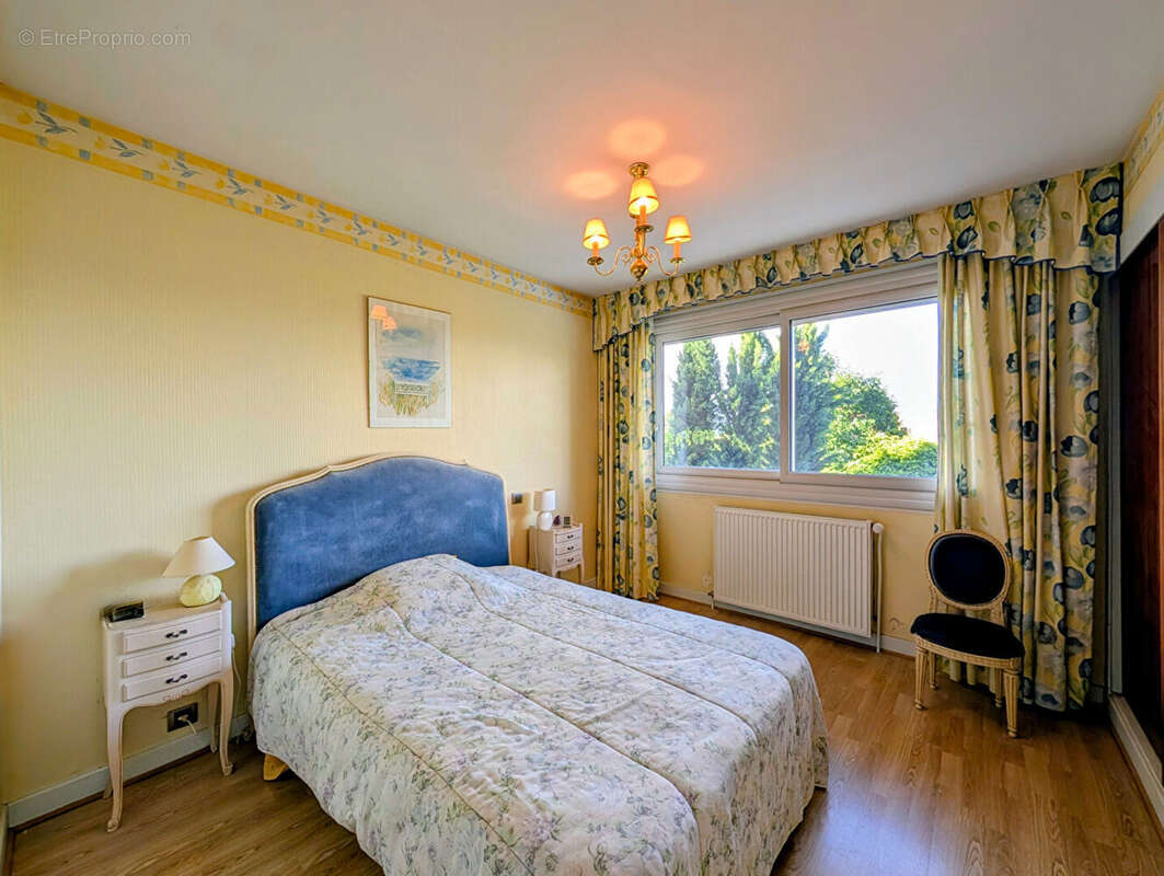 Maison à PUGNY-CHATENOD