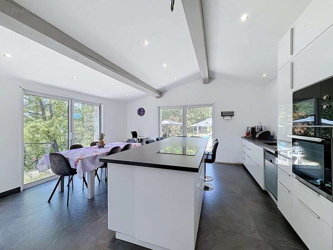 Maison 4 Pièces avec indépendance 3 Pièces et atelier de 100m2 - photo 3