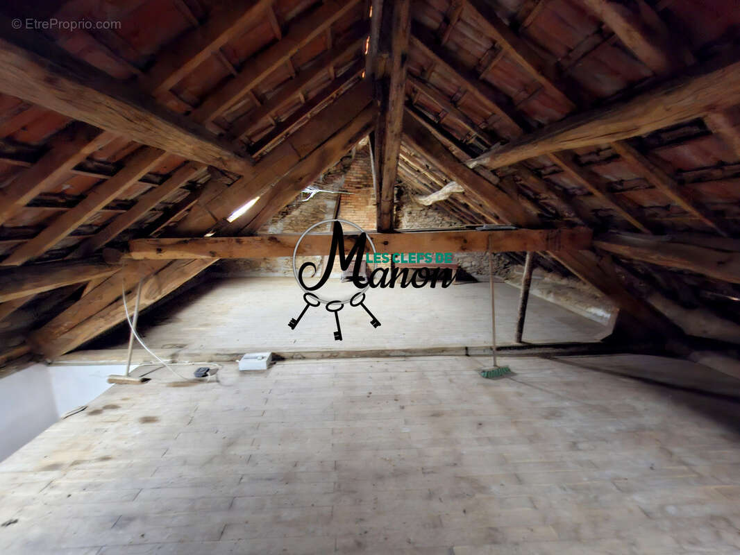 Maison à rénover 2 chambres petit terrain + grange - photo 12