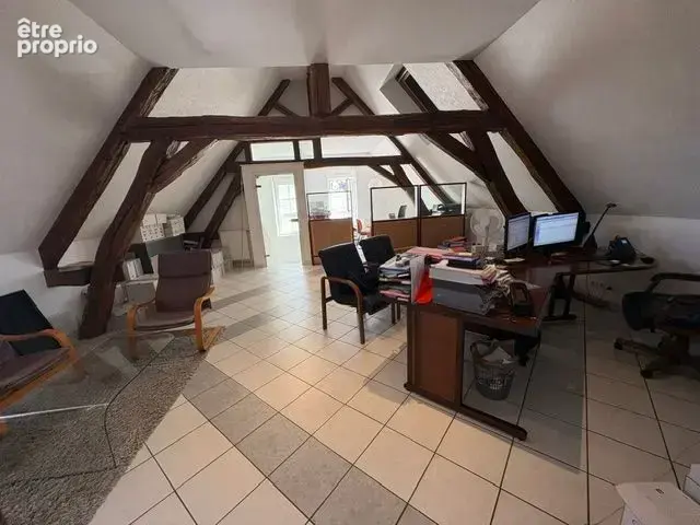 À SAISIR : Immeuble alliant beaux volumes et diverses possibilités d'aménagement ! - photo 4