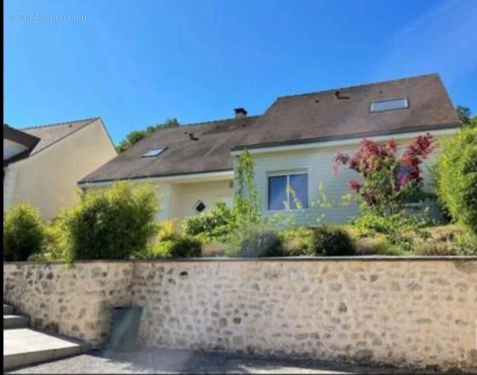 Maison à DORMELLES