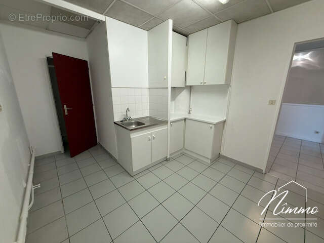 Nîmes / ville active   local commercial pôle santé valmédica - photo 6