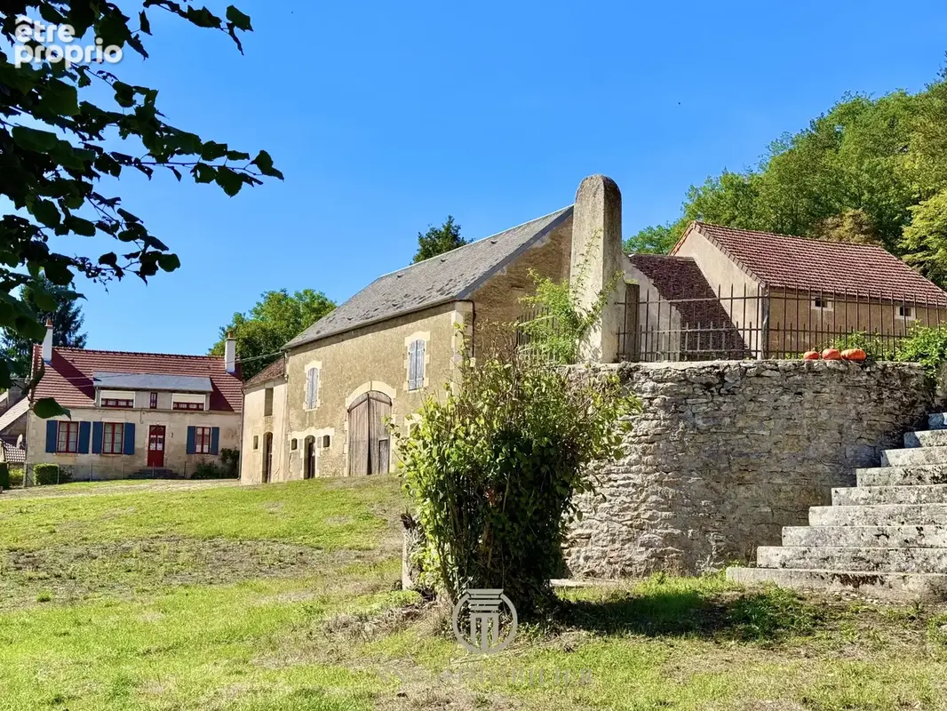 Propriété rare avec maison de maître, corps de fermé loué, tourelle et de nombreuses dépendances - photo 3
