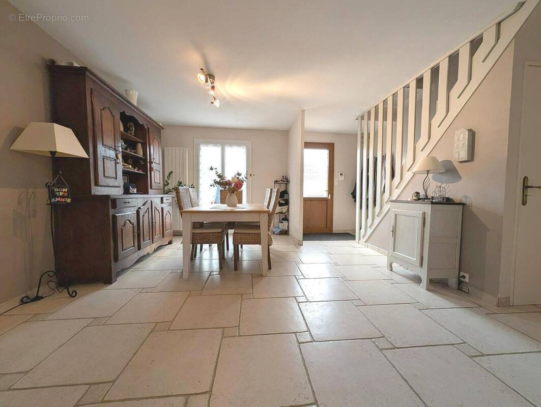 Maison à LES CLAYES-SOUS-BOIS