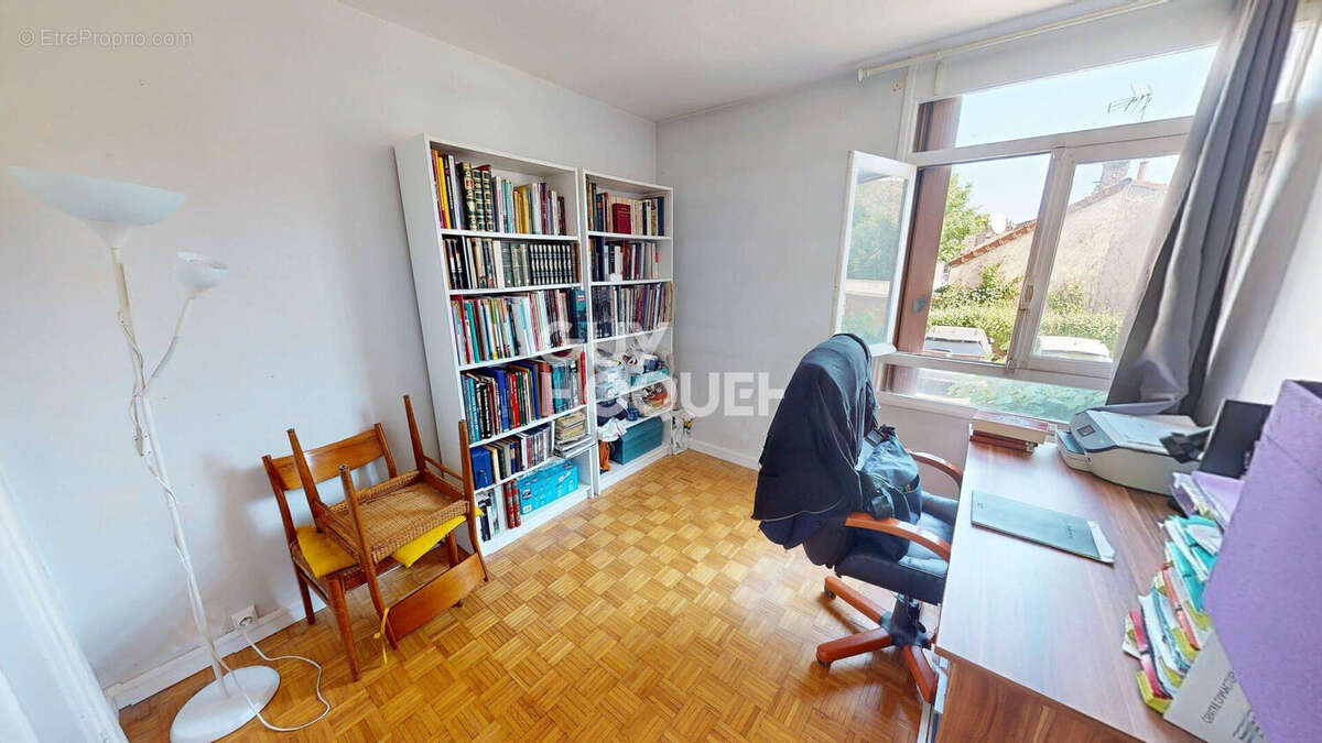 Appartement à LES PAVILLONS-SOUS-BOIS