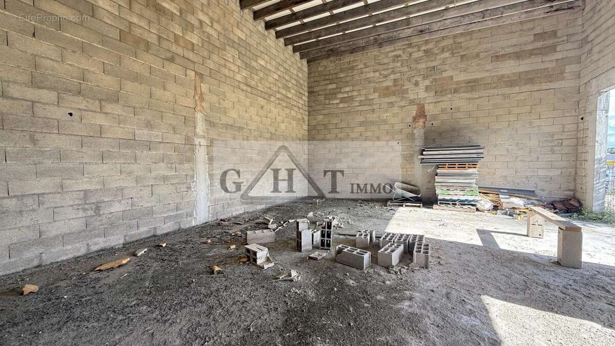 Commerce à VILLENOY