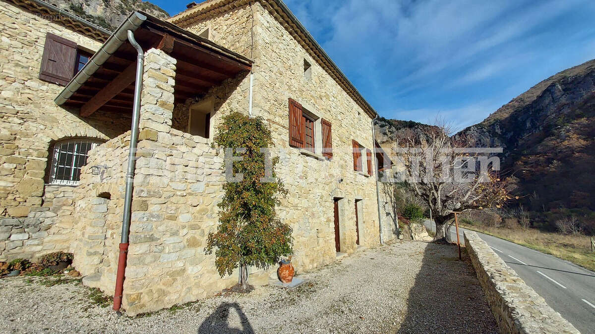 Maison à SAINT-FERREOL-TRENTE-PAS