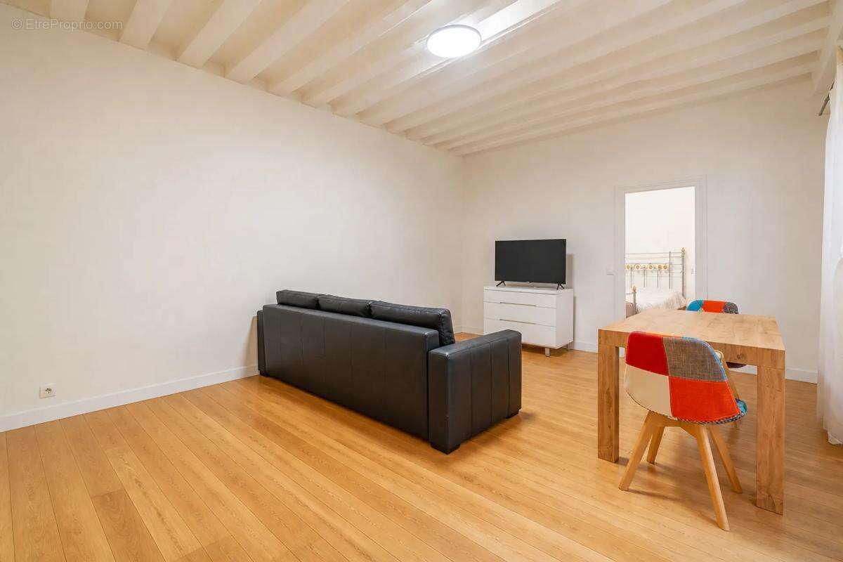 Appartement - 2 pièces - 42 m² - Rue des Écouffes - Paris - photo 3