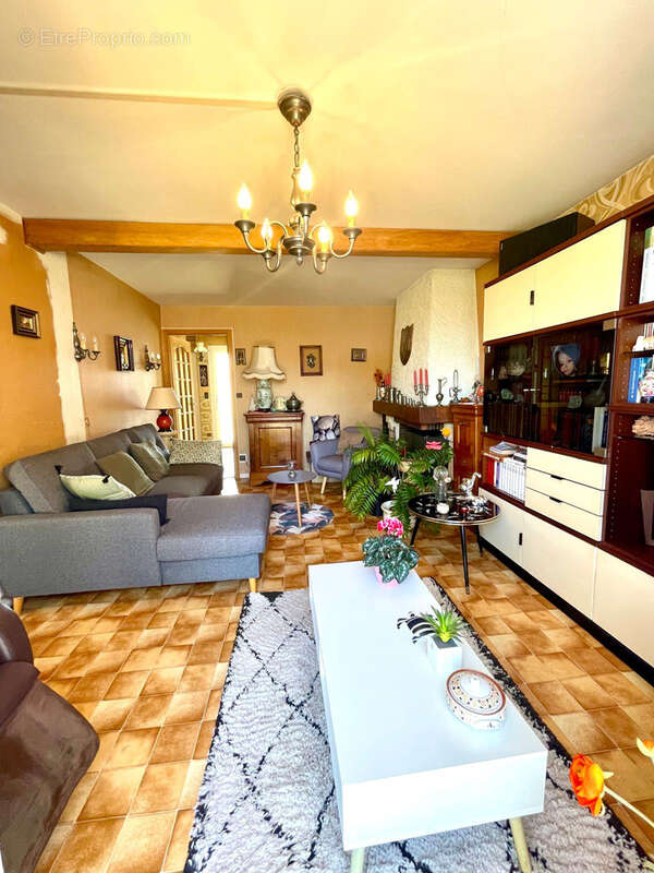 Maison à COMMELLE-VERNAY