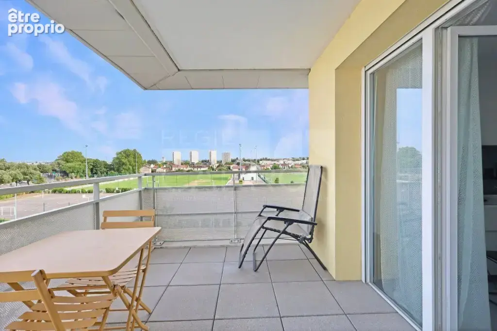 Vénissieux – t3 dernier étage avec terrasse – vue dégagée - photo 9