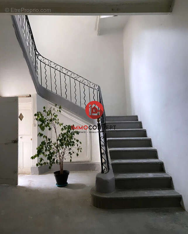 Appartement à ROQUEMAURE