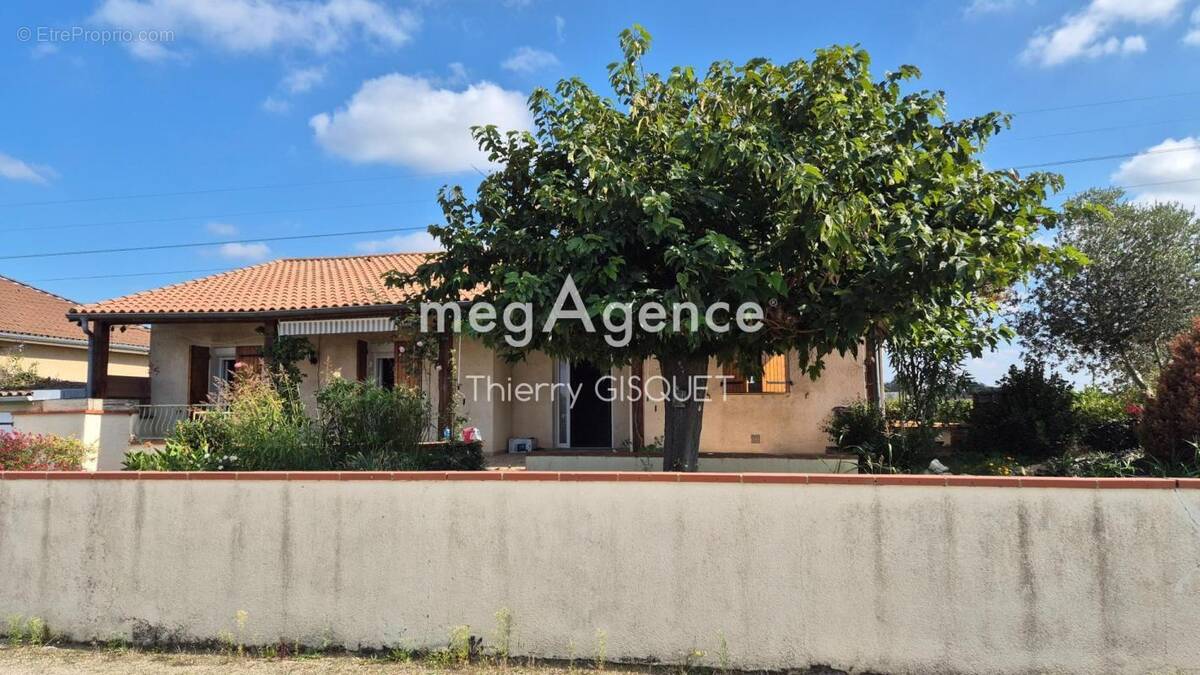 Maison à PINS-JUSTARET