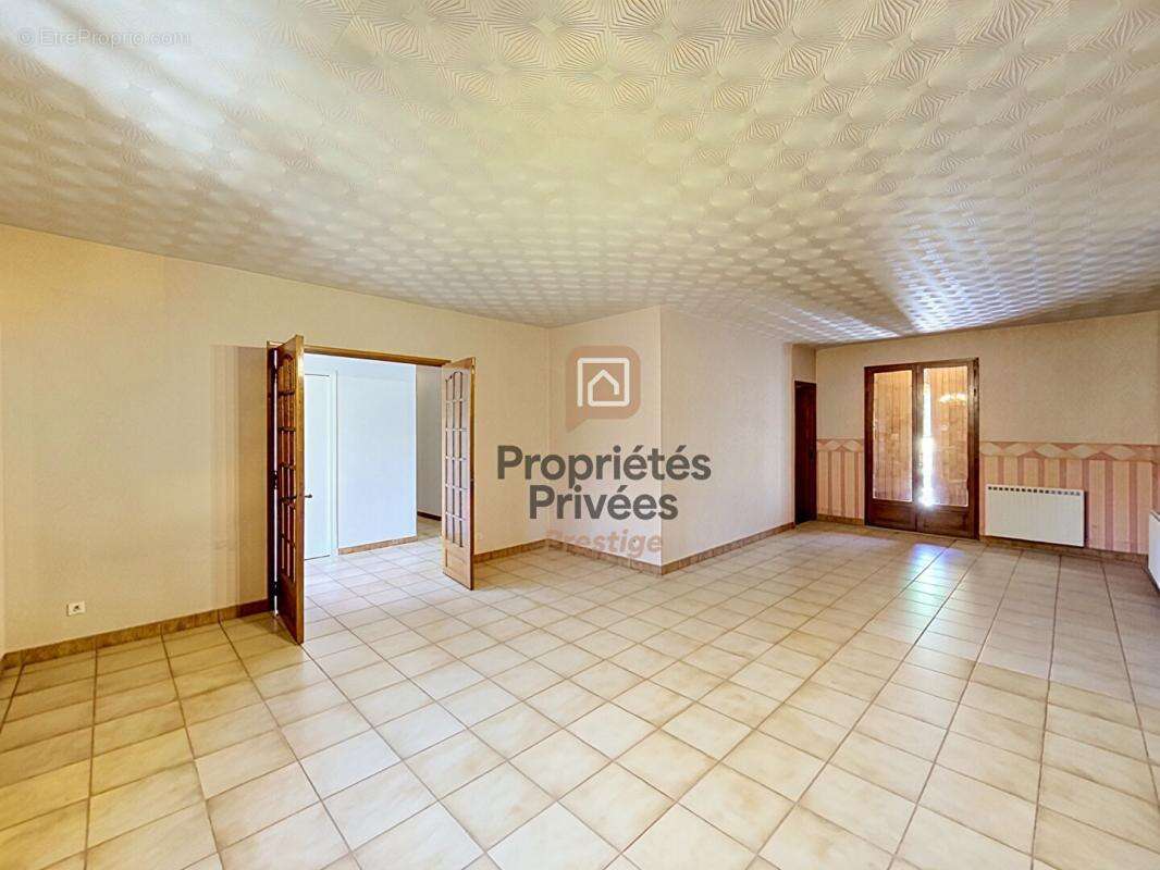 Villa T5 plain-pied 119 m², Terrain 1750 m², 4 chambres, Garage , Au calme , Saint-Maximin 83470 - photo 10