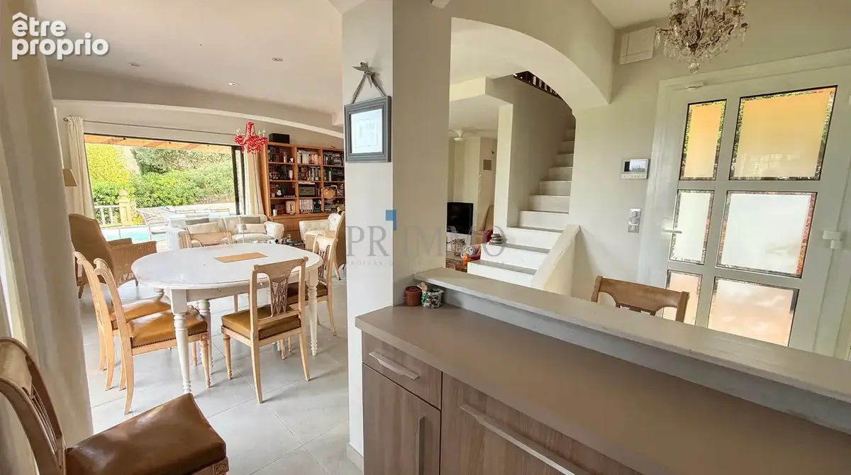 Les Issambres   Villa de plain-pied rénovée, vue mer, piscine, au calme sans vis-à-vis - photo 7