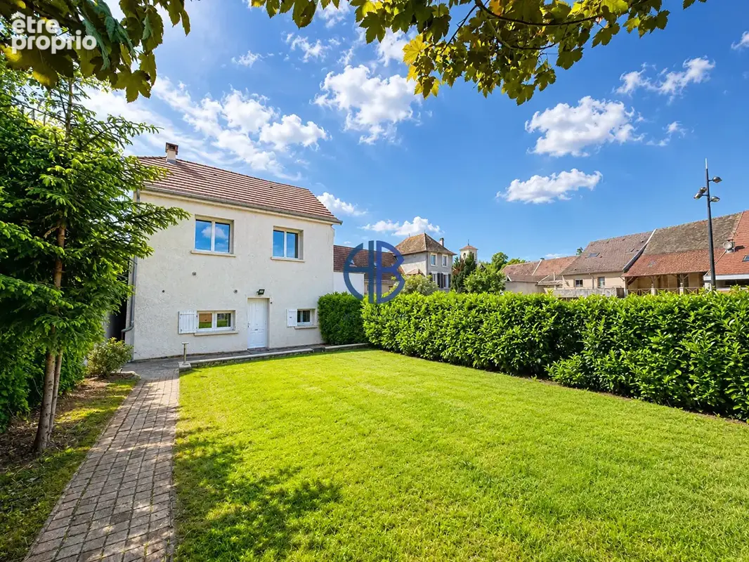 Charmante maison individuelle rénovée de 102,41 m² au coeur du village des Avenières - photo 2