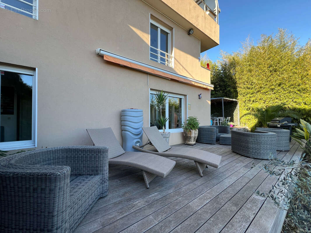 Appartement à SAINT-LAURENT-DU-VAR