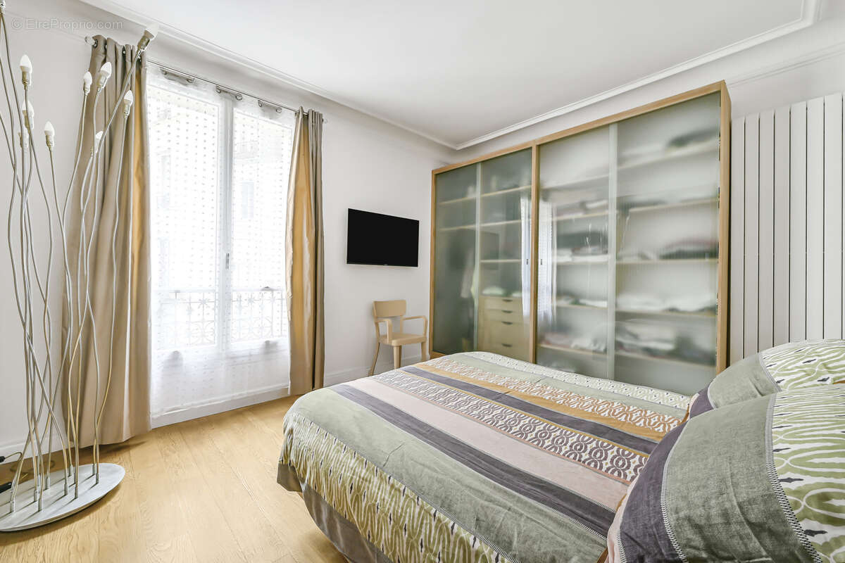 Appartement à PARIS-1E