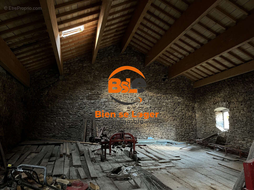 Maison à VEDRINES-SAINT-LOUP