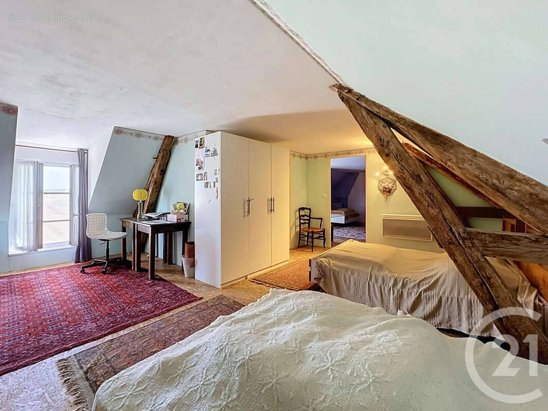 Maison 230 m² à Marcilly-En-Villette  - photo 8