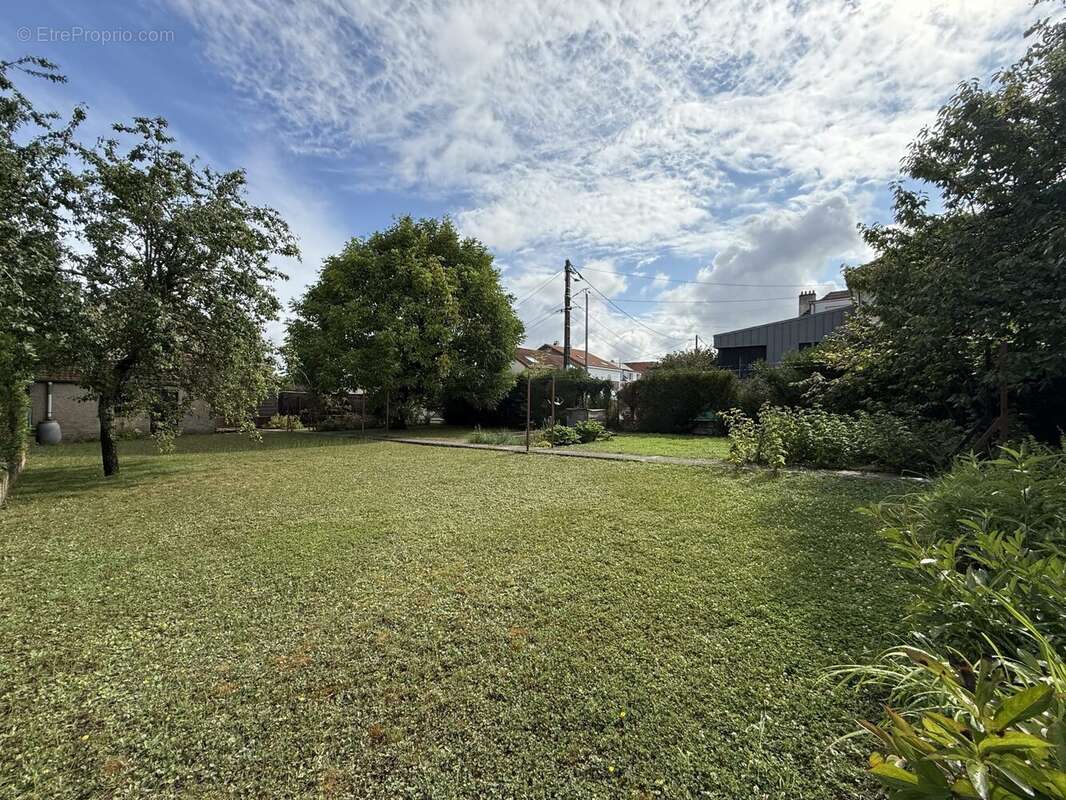 Terrain à SAINT-JULIEN-LES-METZ