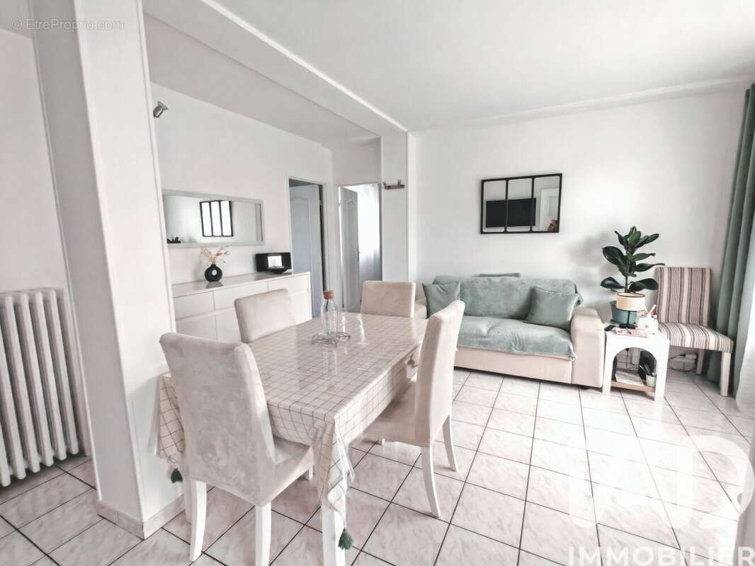 Photo 3 - Appartement à SAINTE-GENEVIEVE-DES-BOIS