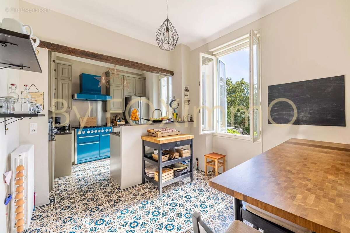 ATYPIQUE & UNIQUE - VENCE Centre ville - Maison 230m2- rénovée- jardin- garage - calme absolu- piscine intérieure - photo 13