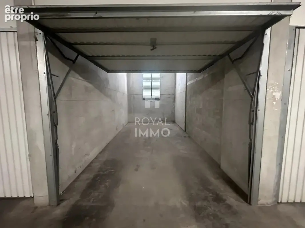 Toulon ouest   t2 de 43 m2 au dernier étage avec terrasse et garage - photo 8