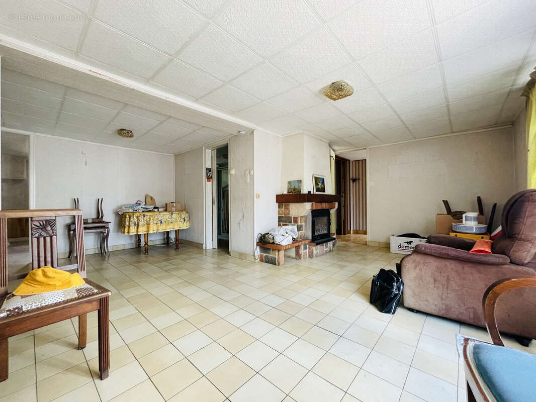 Maison à SAINT-PANTALEON-DE-LARCHE