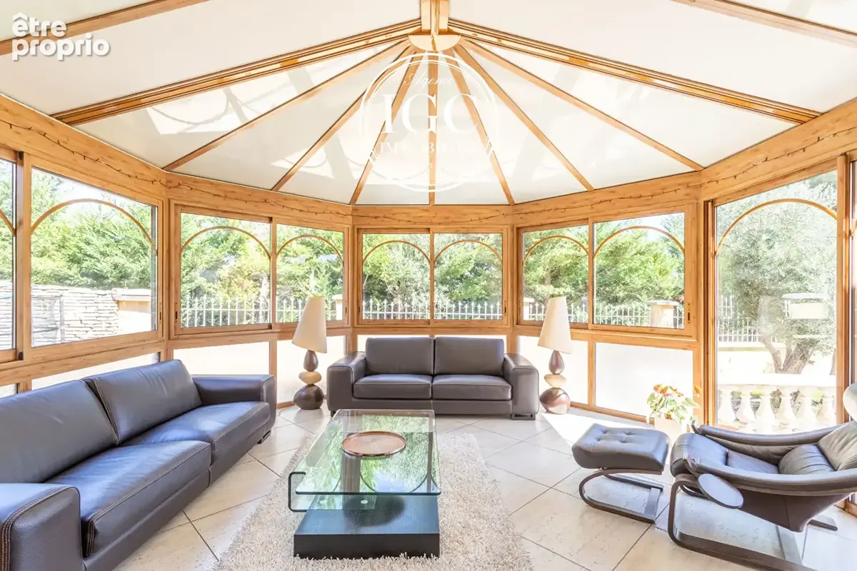 La Fare-les-Oliviers  Villa de 185 m² sur 1550 m² de terrain avec piscine - photo 12