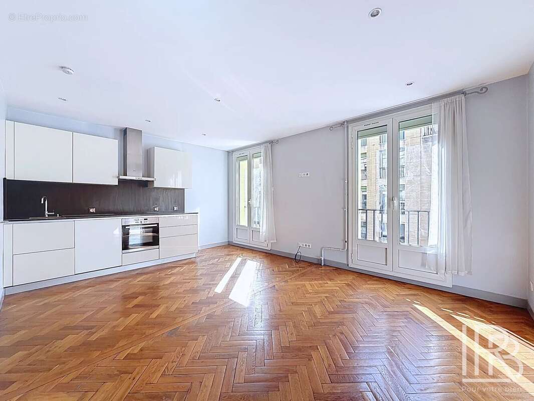 Appartement à MARSEILLE-2E