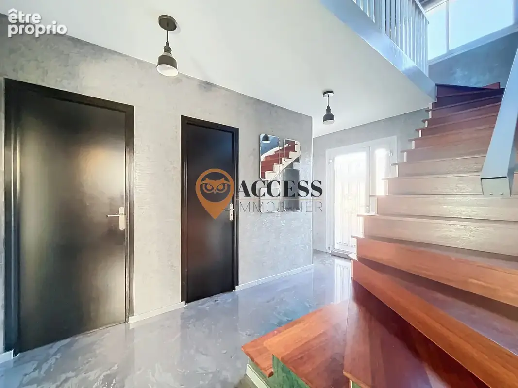 GROSLAY - Maison familiale édifiée sur 1070m2 de terrain ! - photo 8