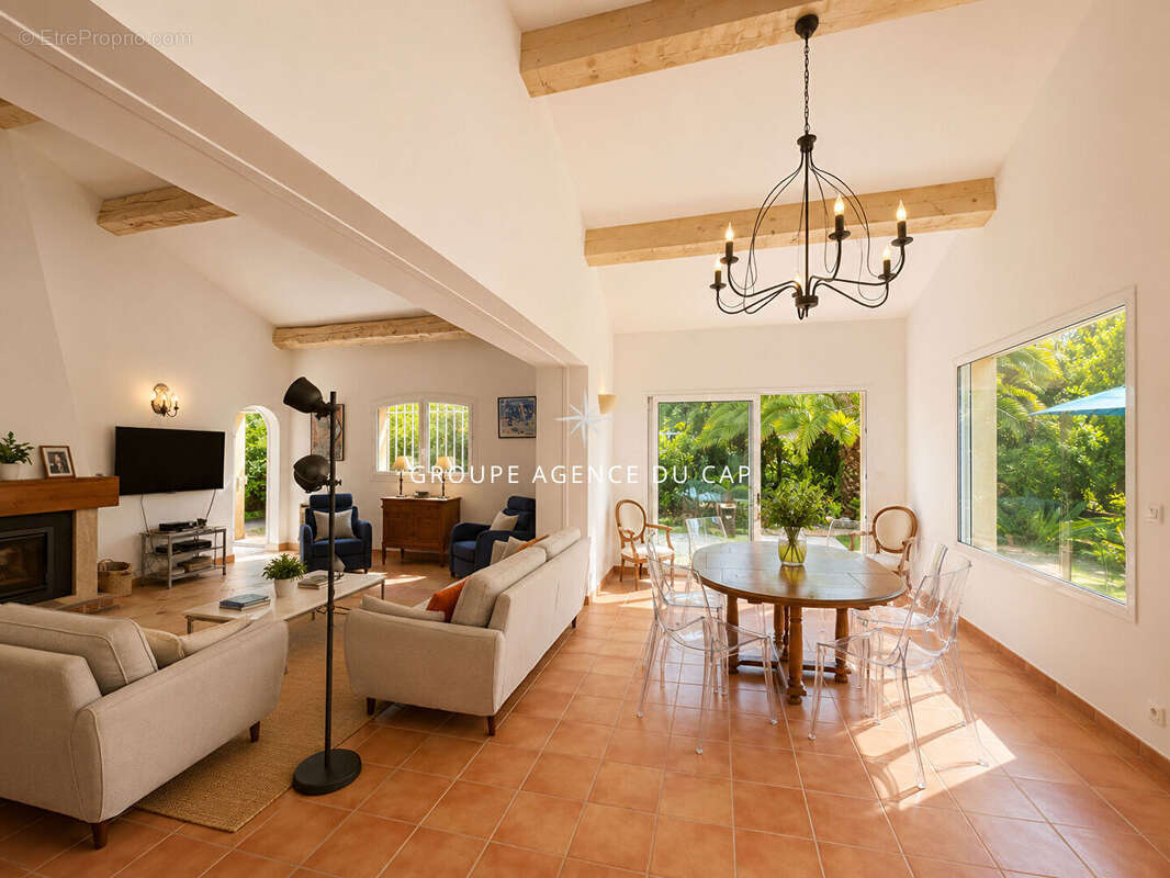 Villa à vendre avec 4 chambres et piscine à 100m des criques de saint-aygulf - photo 12