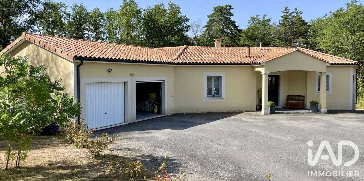 Maison 120 m² à Abjat-Sur-Bandiat  - photo 2