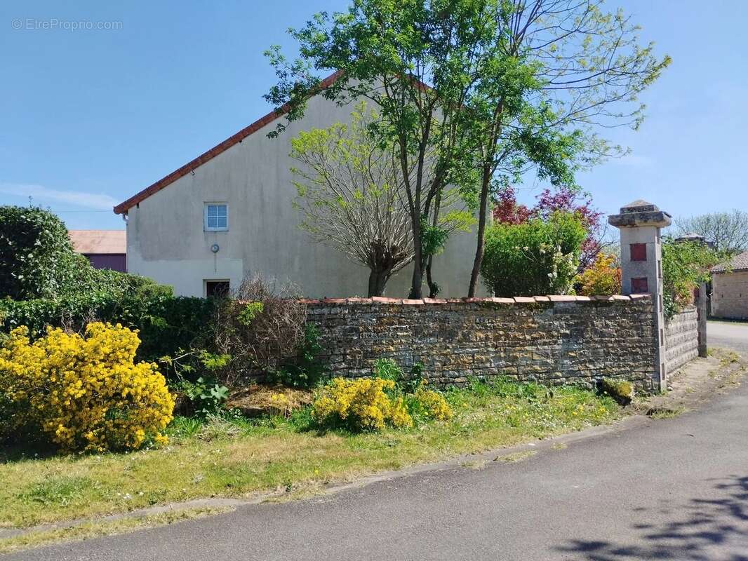 Maison à PAIZAY-NAUDOUIN-EMBOURIE