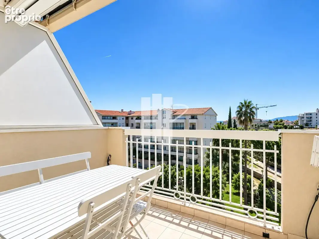 A vendre appartement 2 pieces dernier etage piscine parking et cave - photo 4