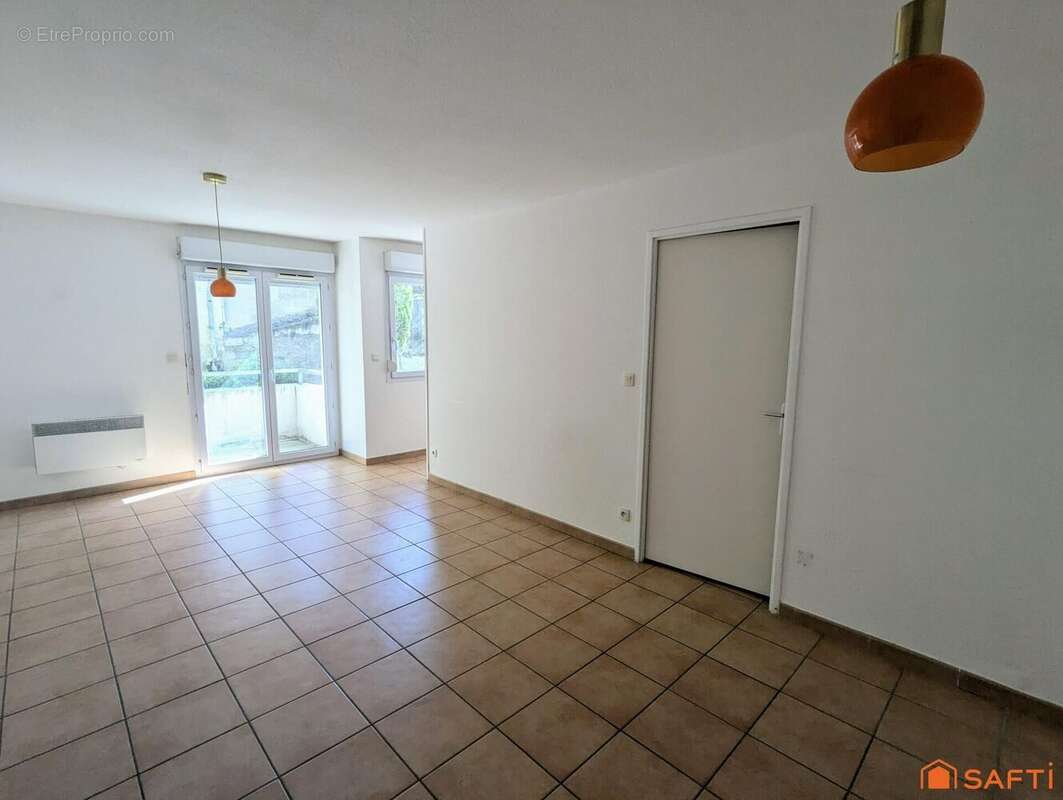 Photo 2 - Appartement à NIMES