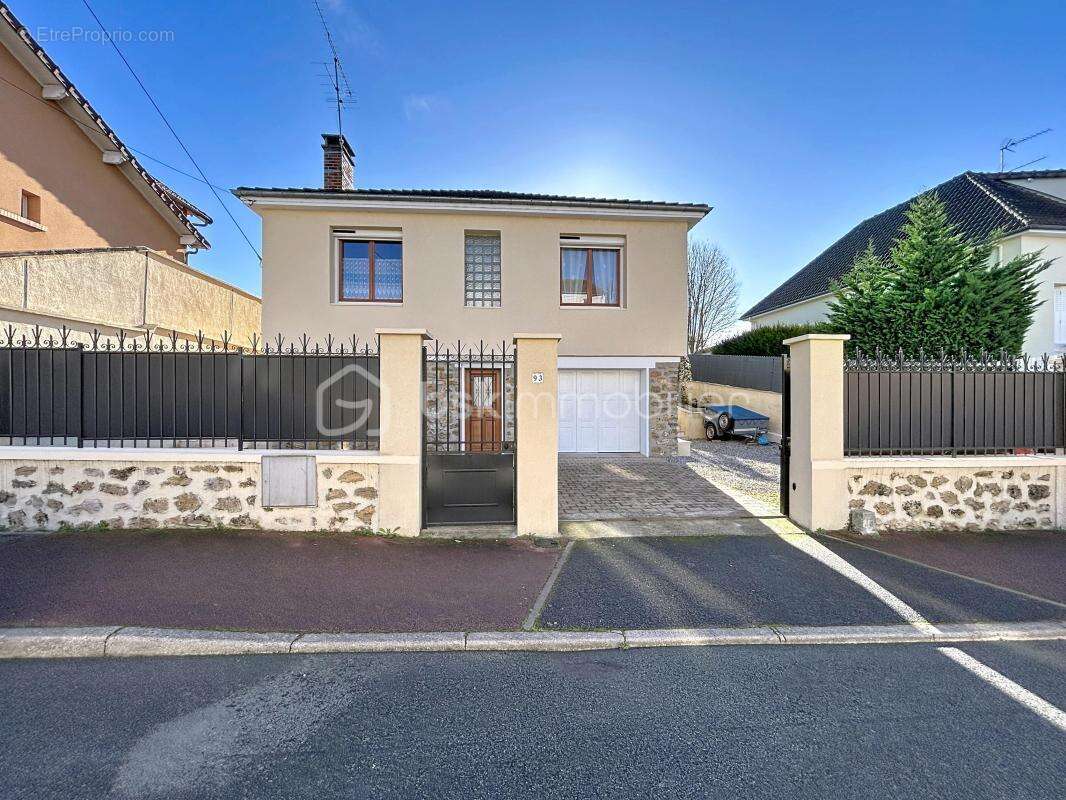 Maison à CORBEIL-ESSONNES